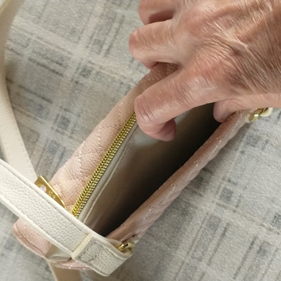 Betsy Johnson Crossbody Wallet + - Picture 3 of 8